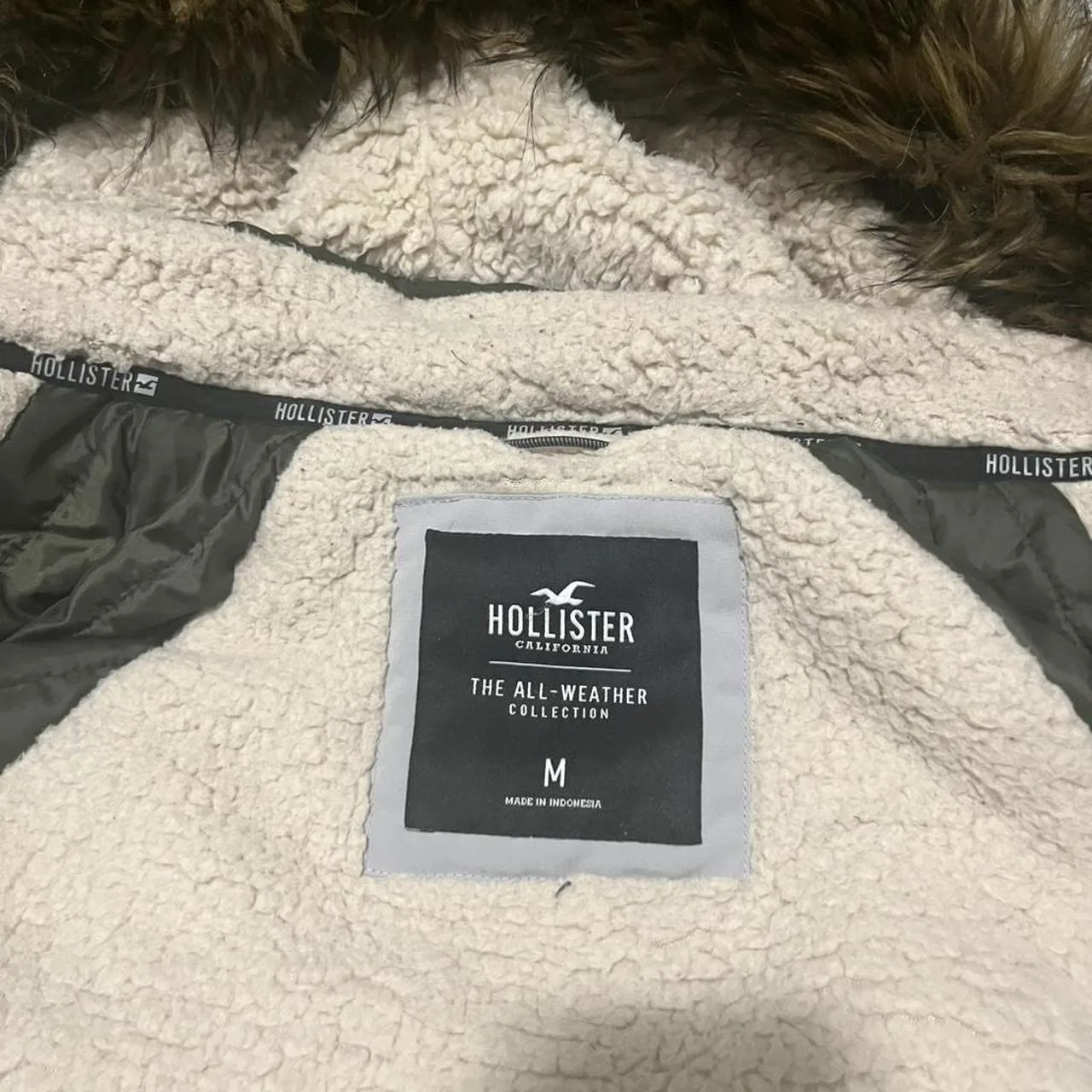 Hollister Co. Men's Green and Khaki Coat - Image 2