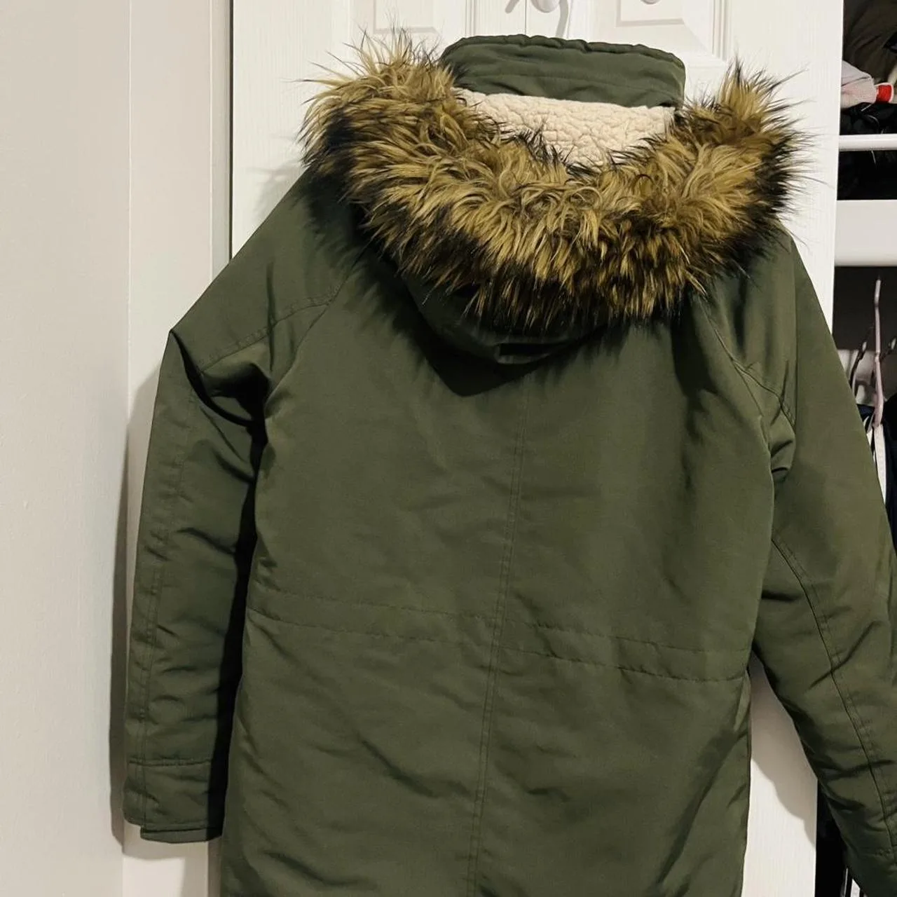 Hollister Co. Men's Green and Khaki Coat - Image 4