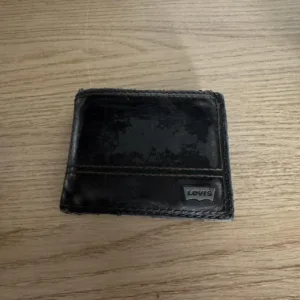 Levi's Men's Black and Brown Wallet-purses