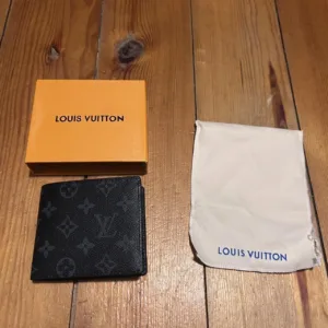 Louis Vuitton Men's Black Wallet-purses