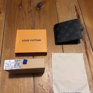 Louis Vuitton Men's multi Wallet-purses