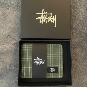 Stüssy Men's Green and Black Wallet-purses