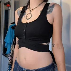 Fashion Nova Women's Black Crop-top