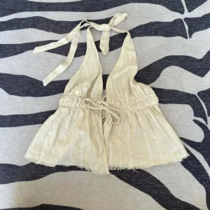 Urban Outfitters Women's Cream and Yellow Crop-top