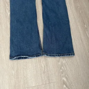Levi's Men's Blue and Navy Jeans