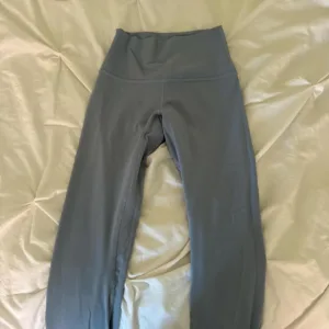 Lululemon Women's Blue and Grey Leggings