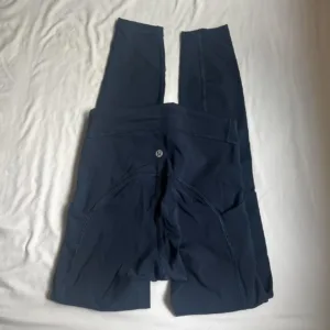 Lululemon Women's Navy and Black Leggings