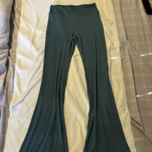 No Boundaries Women's Green Leggings