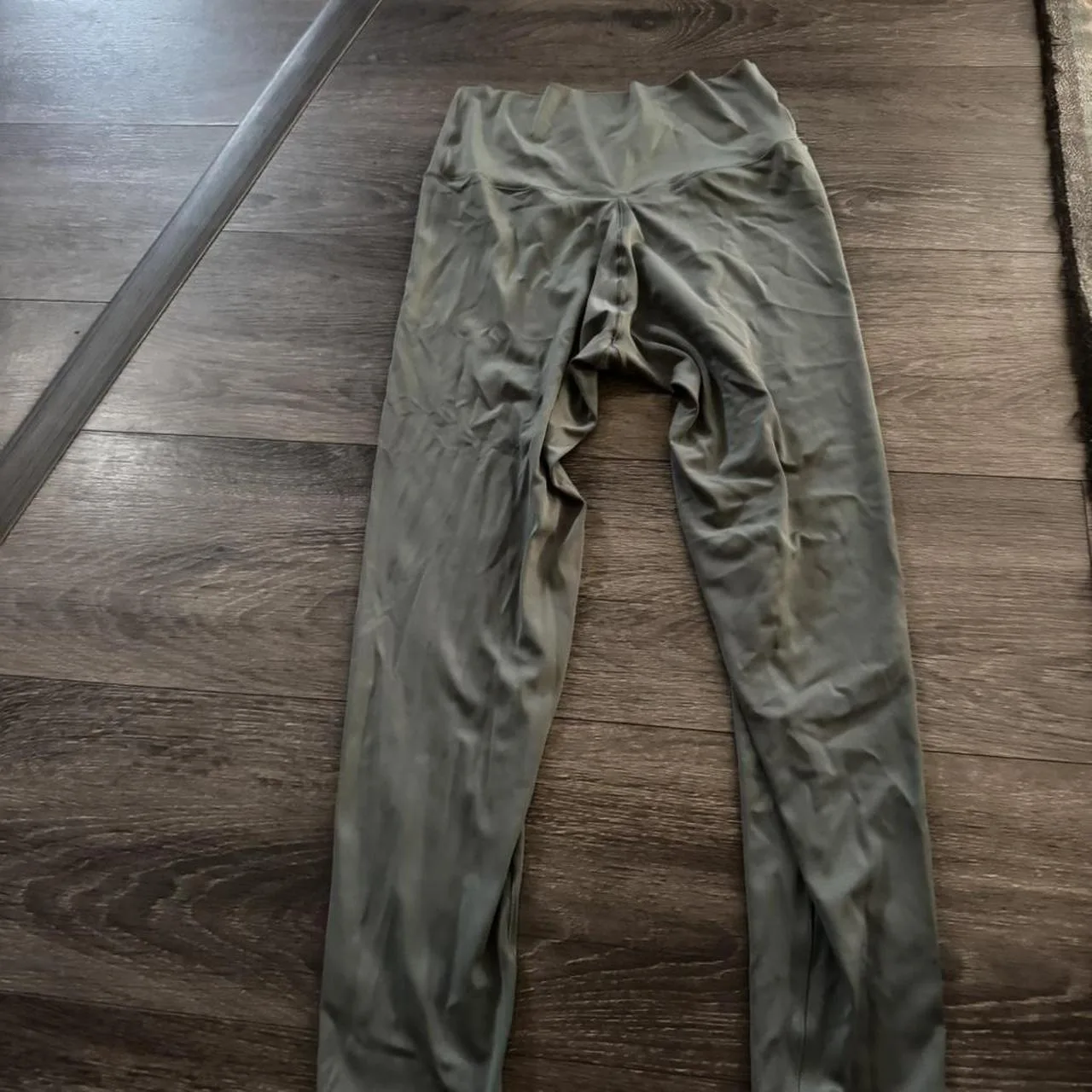 Aerie Women's Green and Khaki Leggings - Image 2