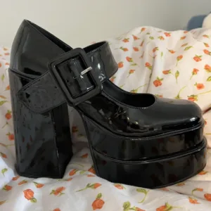 Steve Madden Women's Black Courts