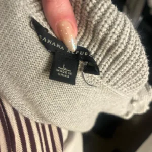 Banana Republic Women's Grey and Cream Jumper