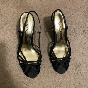 Steve Madden Women's Black Courts