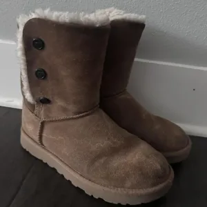 UGG Women's Brown and Tan Boots
