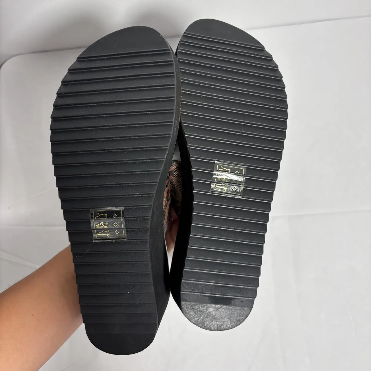 ALDO Women's Brown and Black Sandals - Image 6