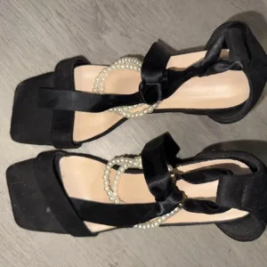 Women's Black Courts