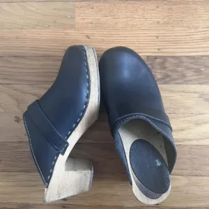 Swedish Hasbeens Women's Black and Brown Clogs