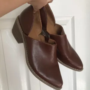 Universal Thread Women's Brown Footwear