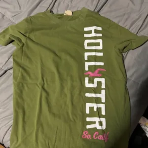 Hollister Co. Men's Green and Khaki T-shirt