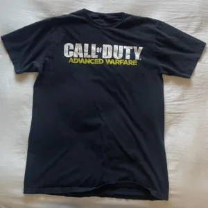 Men's Black and White T-shirt