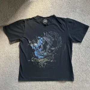 Men's Black and Blue T-shirt