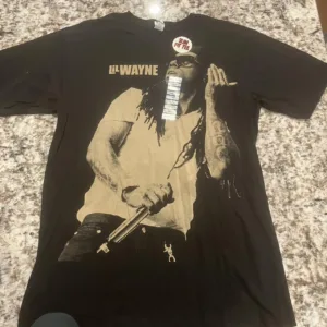 Hot Topic Men's Black and Cream T-shirt