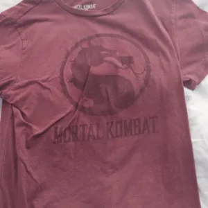 Classic Prep Men's Burgundy and Red T-shirt