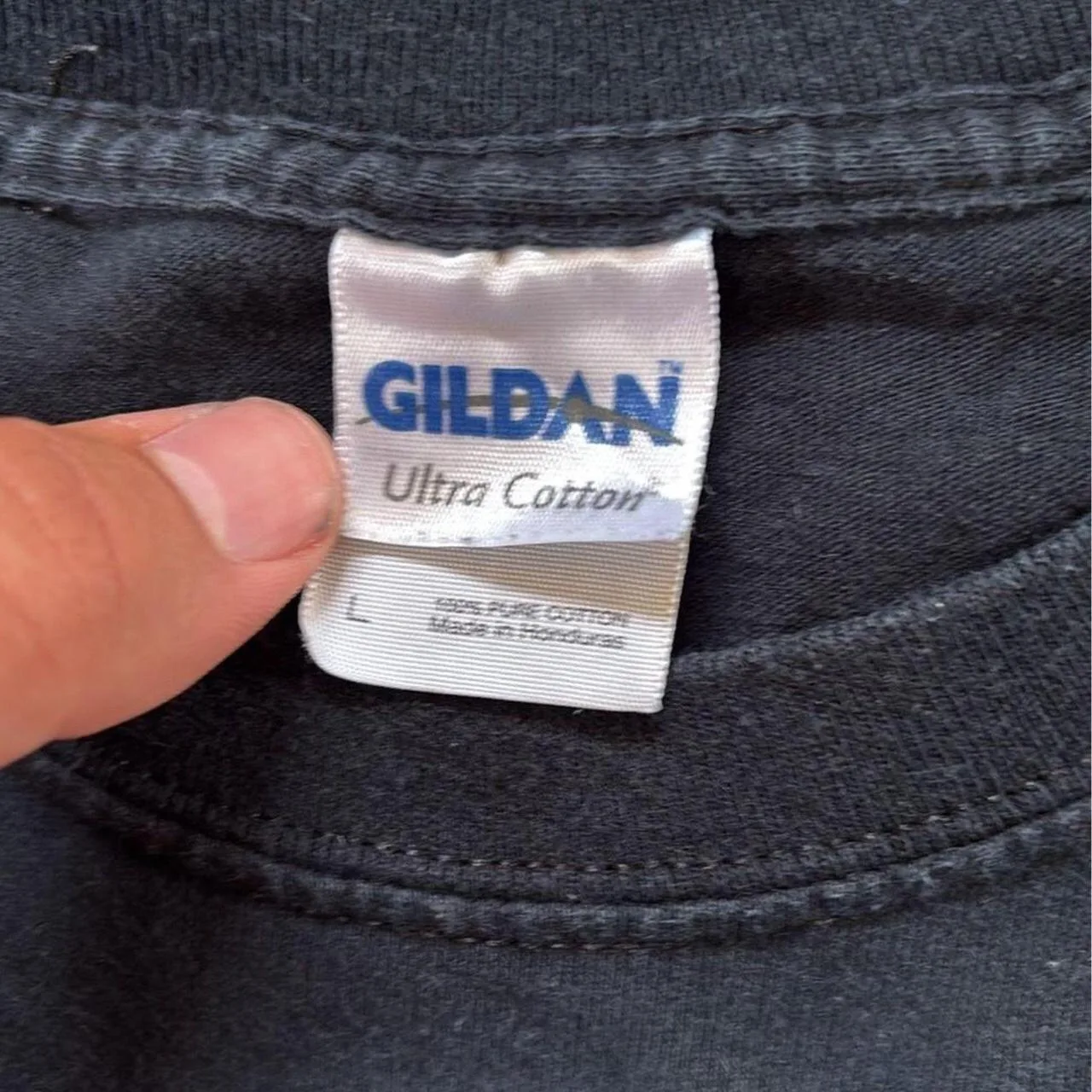 Gildan Men's Black T-shirt - Image 2