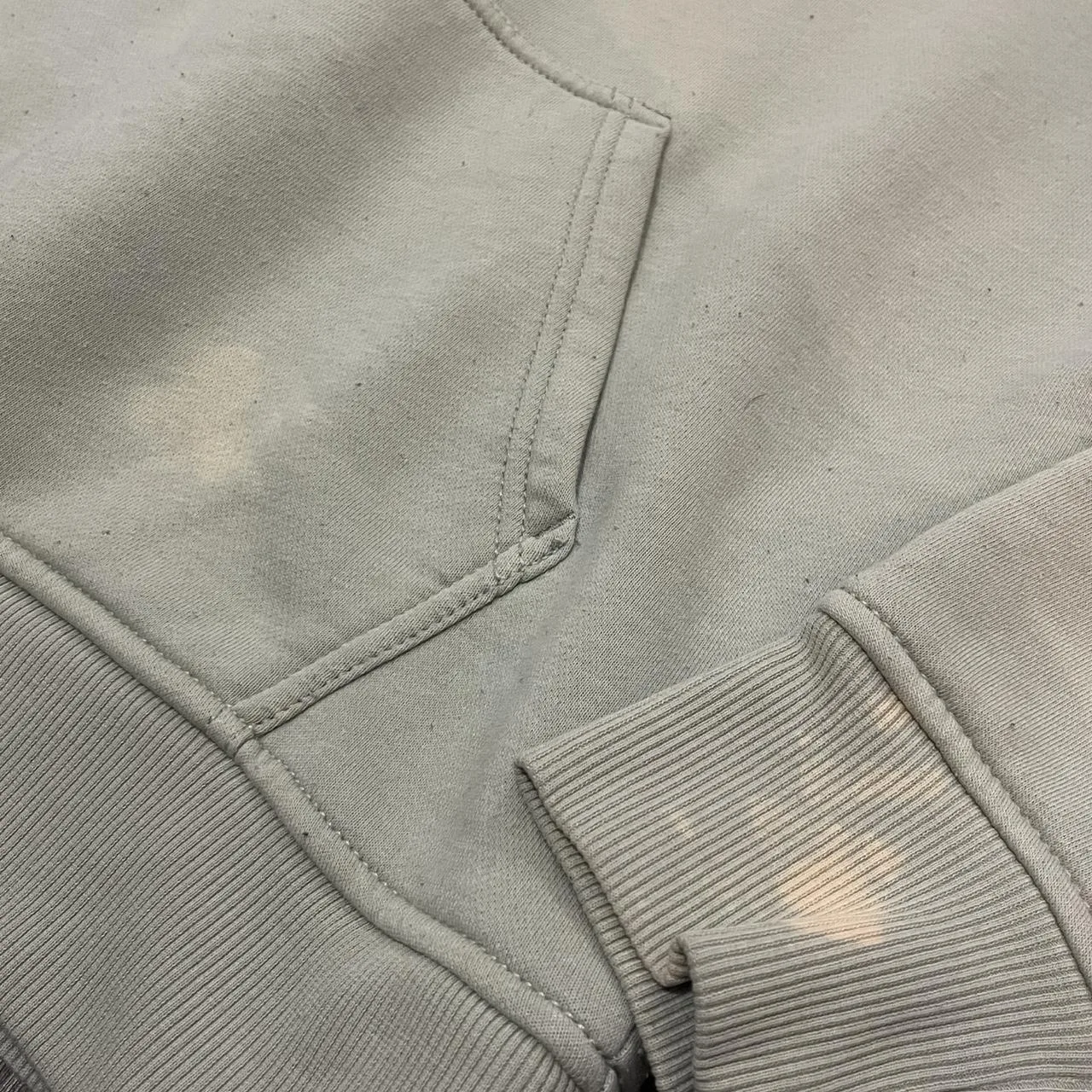 Carhartt Men's Green and Khaki Hoodie - Image 4