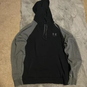 Under Armour Men's Black and Grey Hoodie