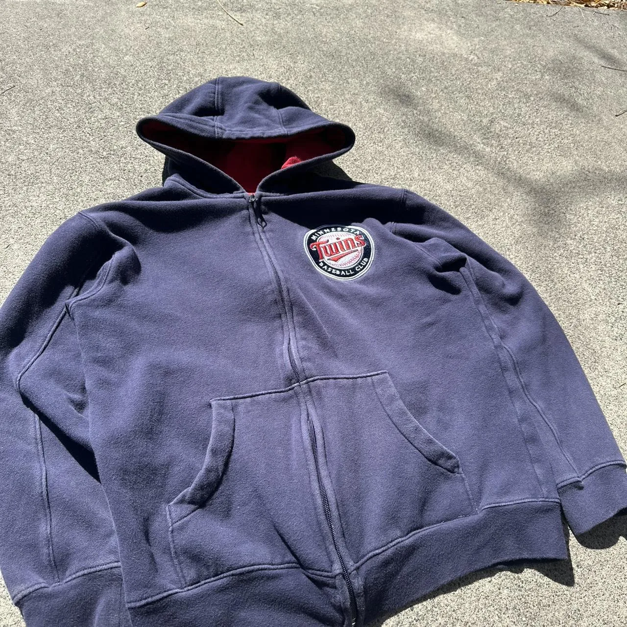 Twins Men's Navy Hoodie - Image 4