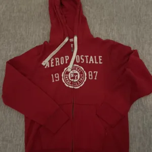 Aeropostale Men's Red and Burgundy Hoodie