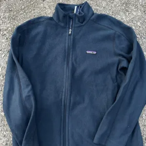 Patagonia Men's Navy and Black Jumper