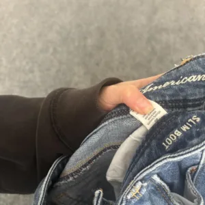 American Eagle Outfitters Women's Blue and Navy Jeans