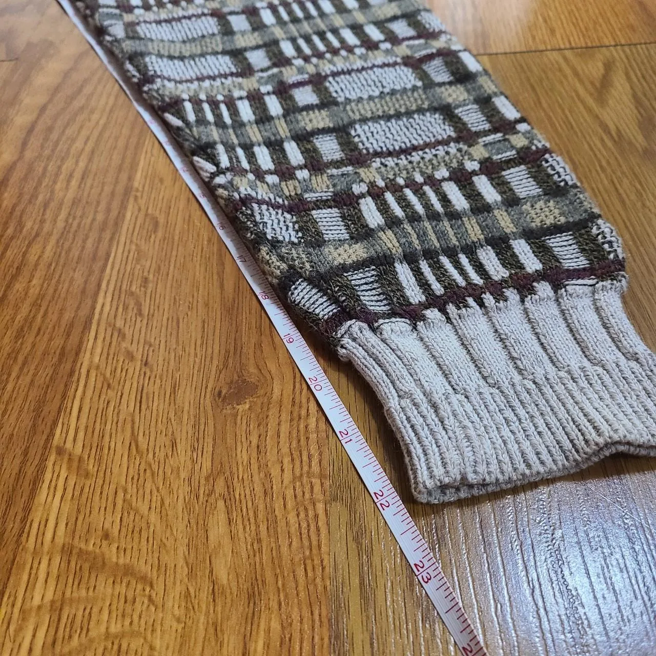 Coogi Men's Cream and Burgundy Jumper - Image 6