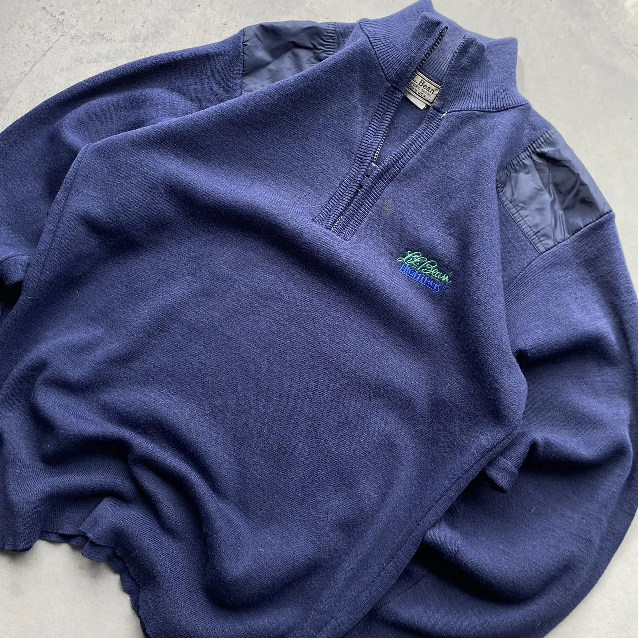 L.L.Bean Men's Navy and Green Jumper - Image 8