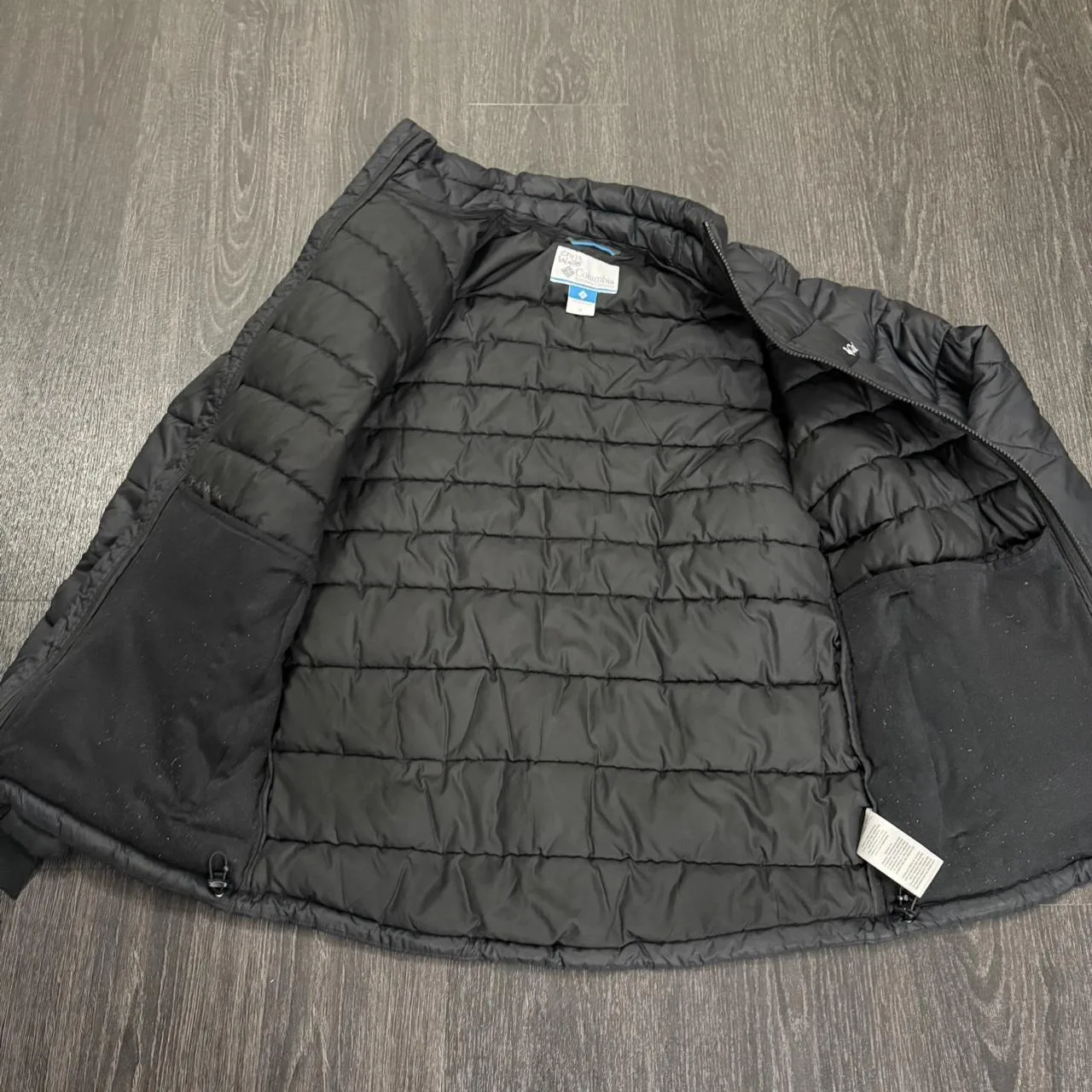 Columbia Sportswear Men's Black and Grey Coat - Image 4