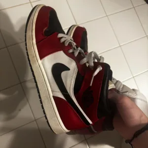 Jordan Men's Red and Burgundy Trainers