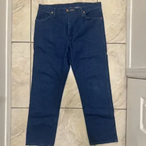 Wrangler Men's Blue and Navy Jeans