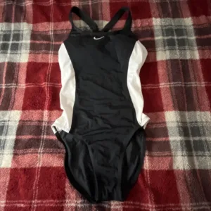 Nike Women's multi Swimsuit-one-piece