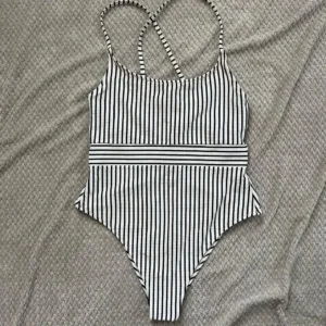 Shade & Shore Women's White and Black Swimsuit-one-piece