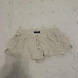 Brandy Melville Women's Cream and White Shorts