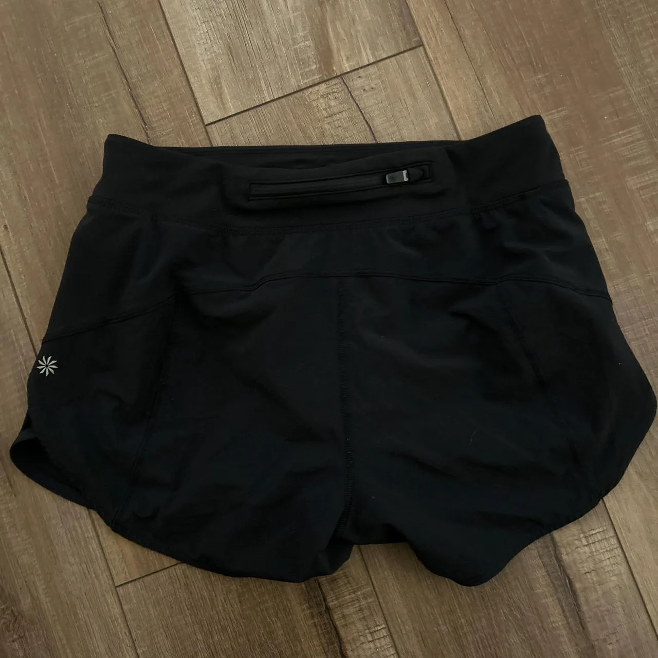 Athleta Women's Black and Navy Shorts - Image 2