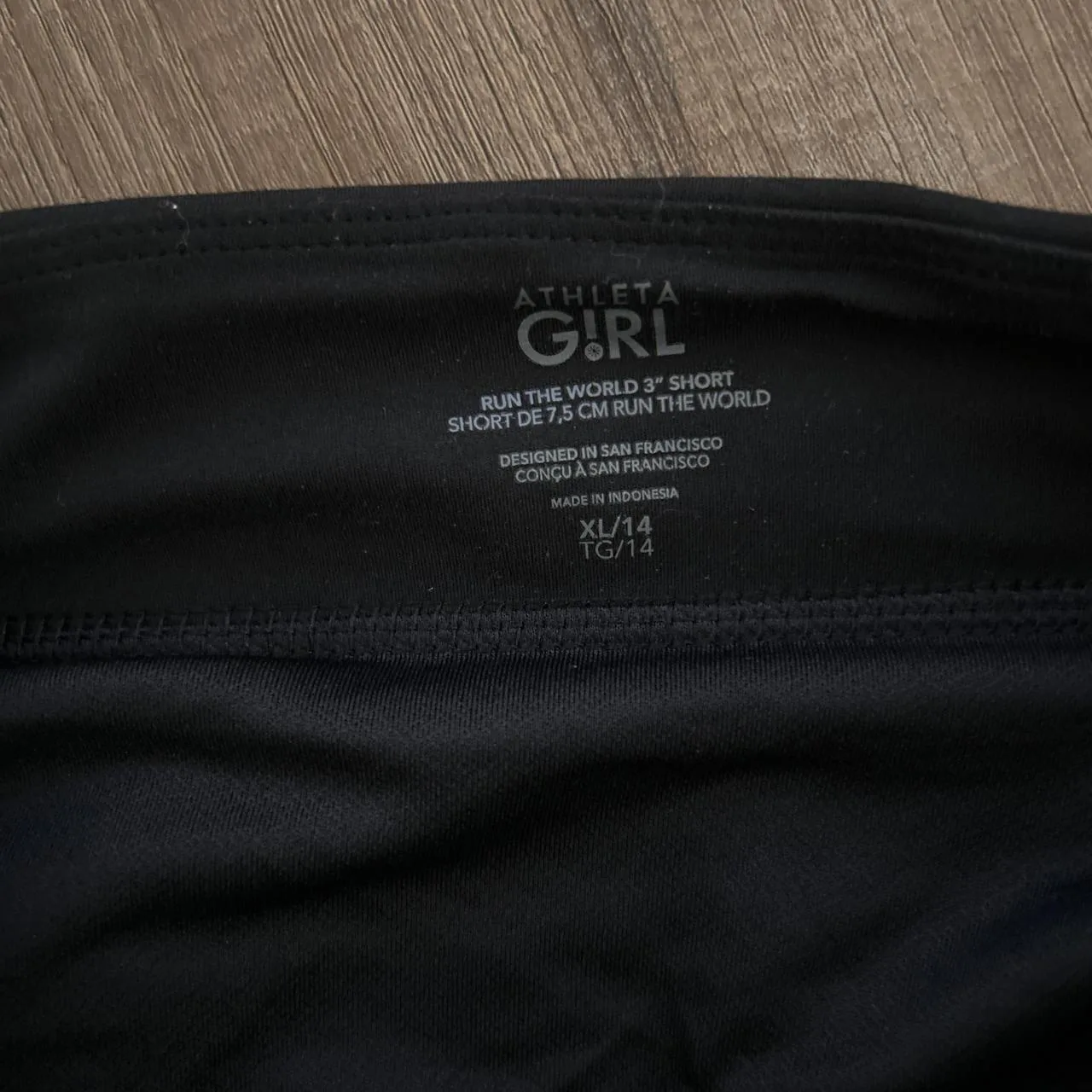 Athleta Women's Black and Navy Shorts - Image 4