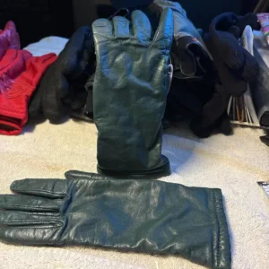 Source Unknown Women's Green and Black Gloves