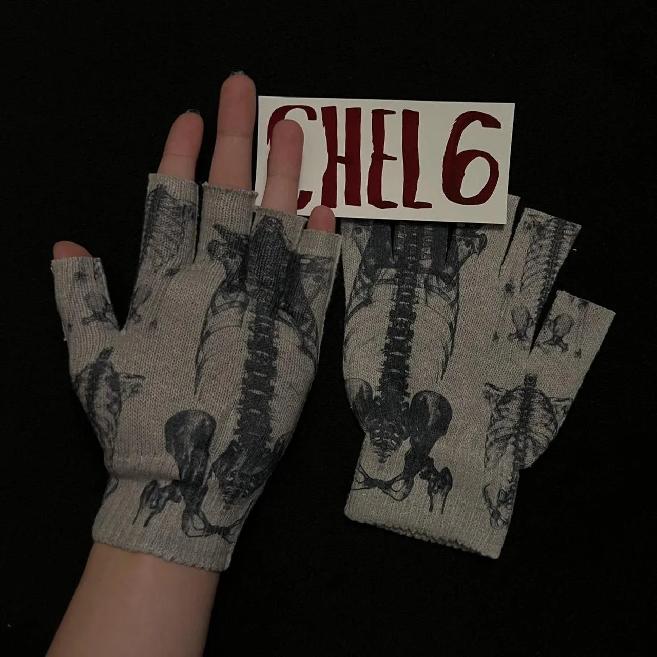 Women's Black and Grey Gloves - Image 5