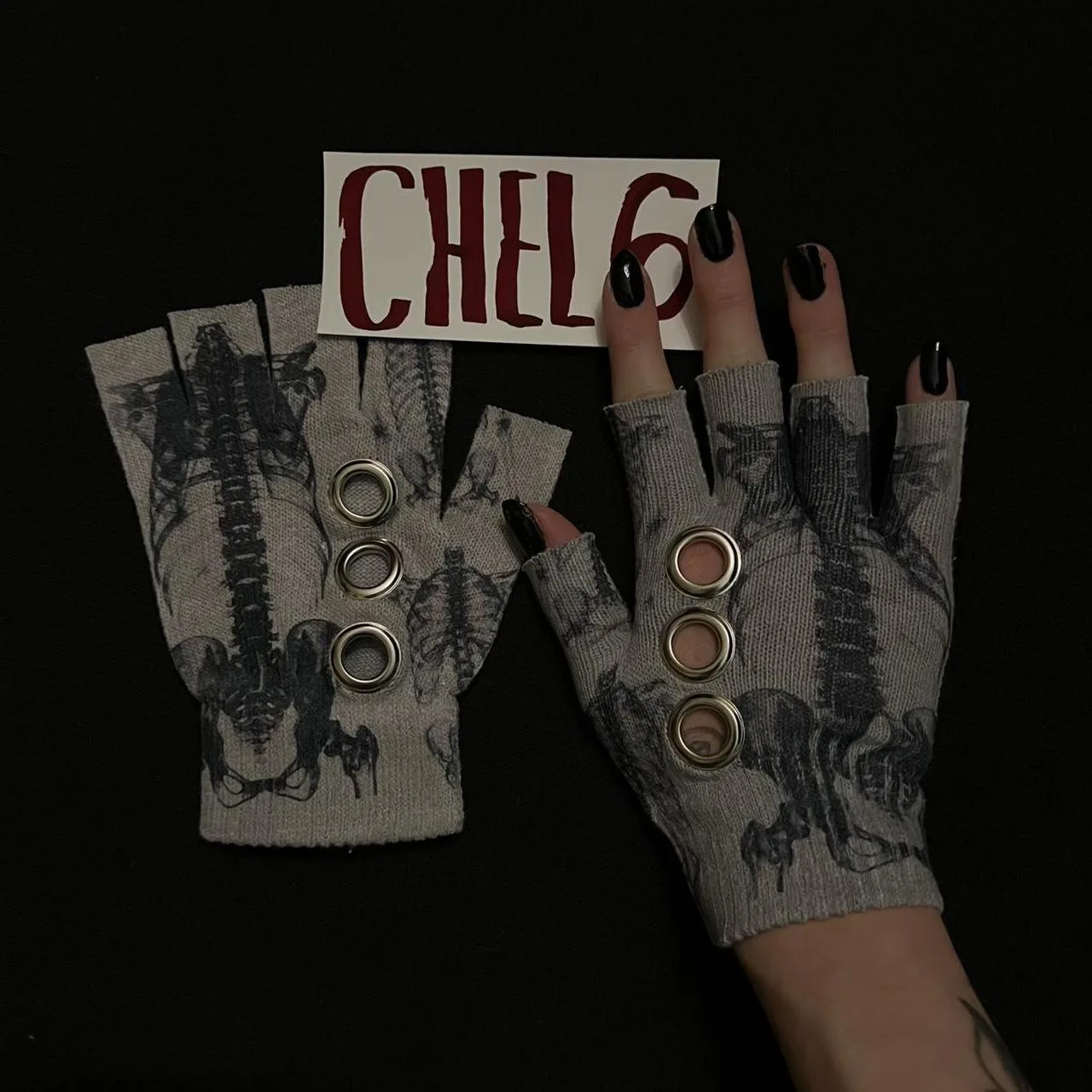 Women's Black and Grey Gloves - Image 6