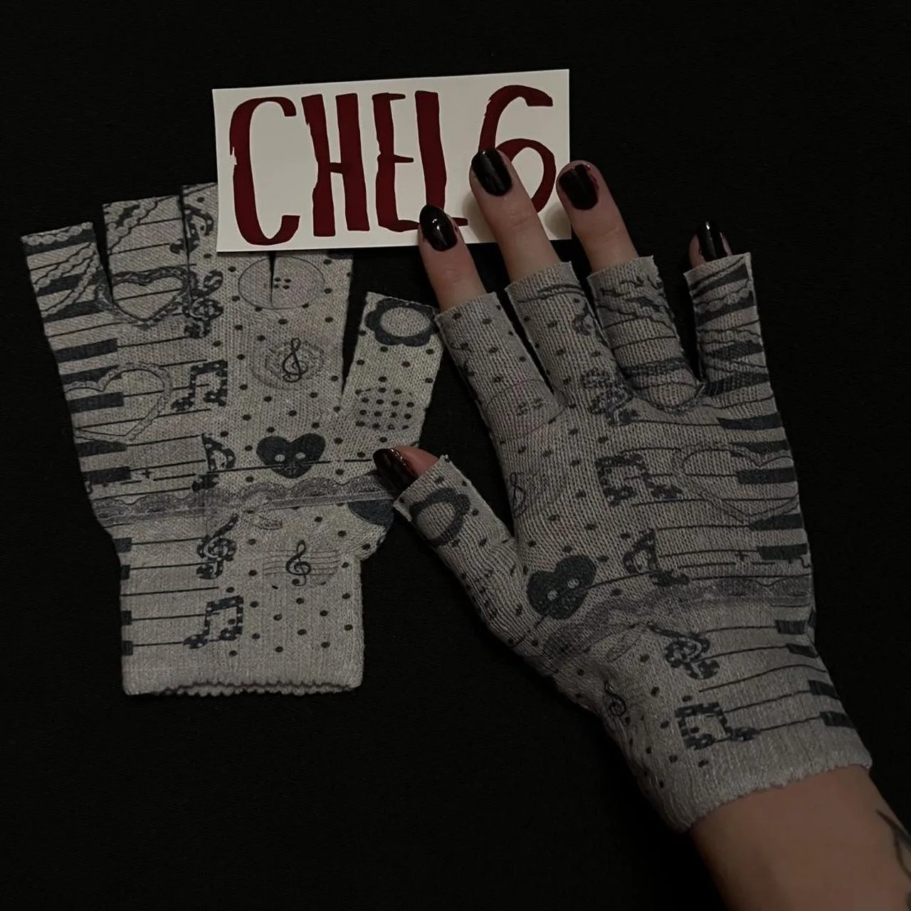 Women's Black and Grey Gloves - Image 6