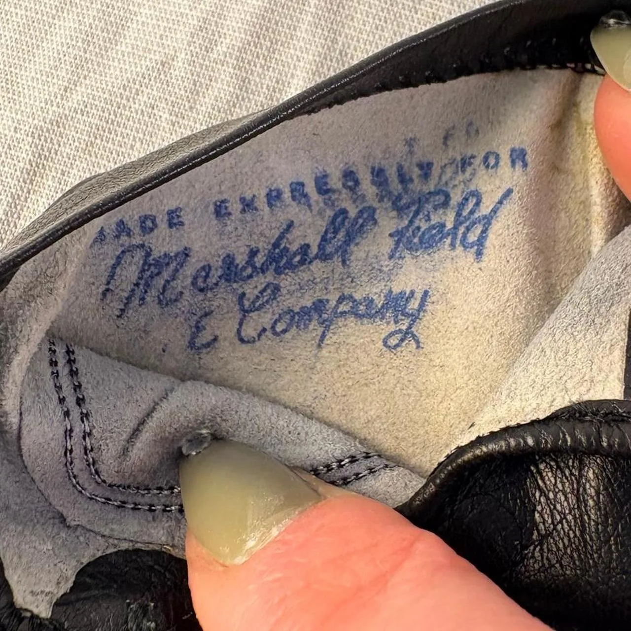 Women's Black Gloves - Image 2