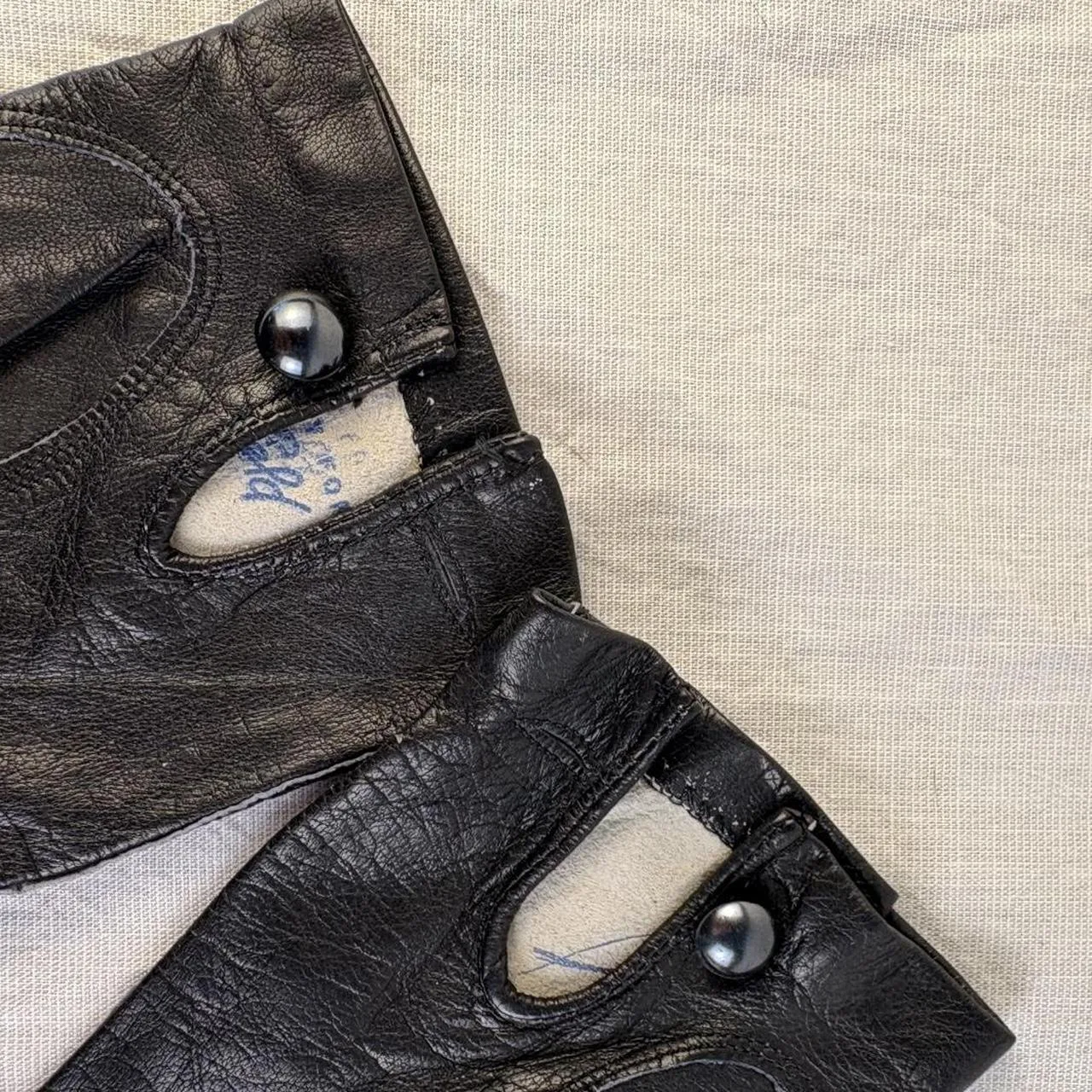 Women's Black Gloves - Image 3