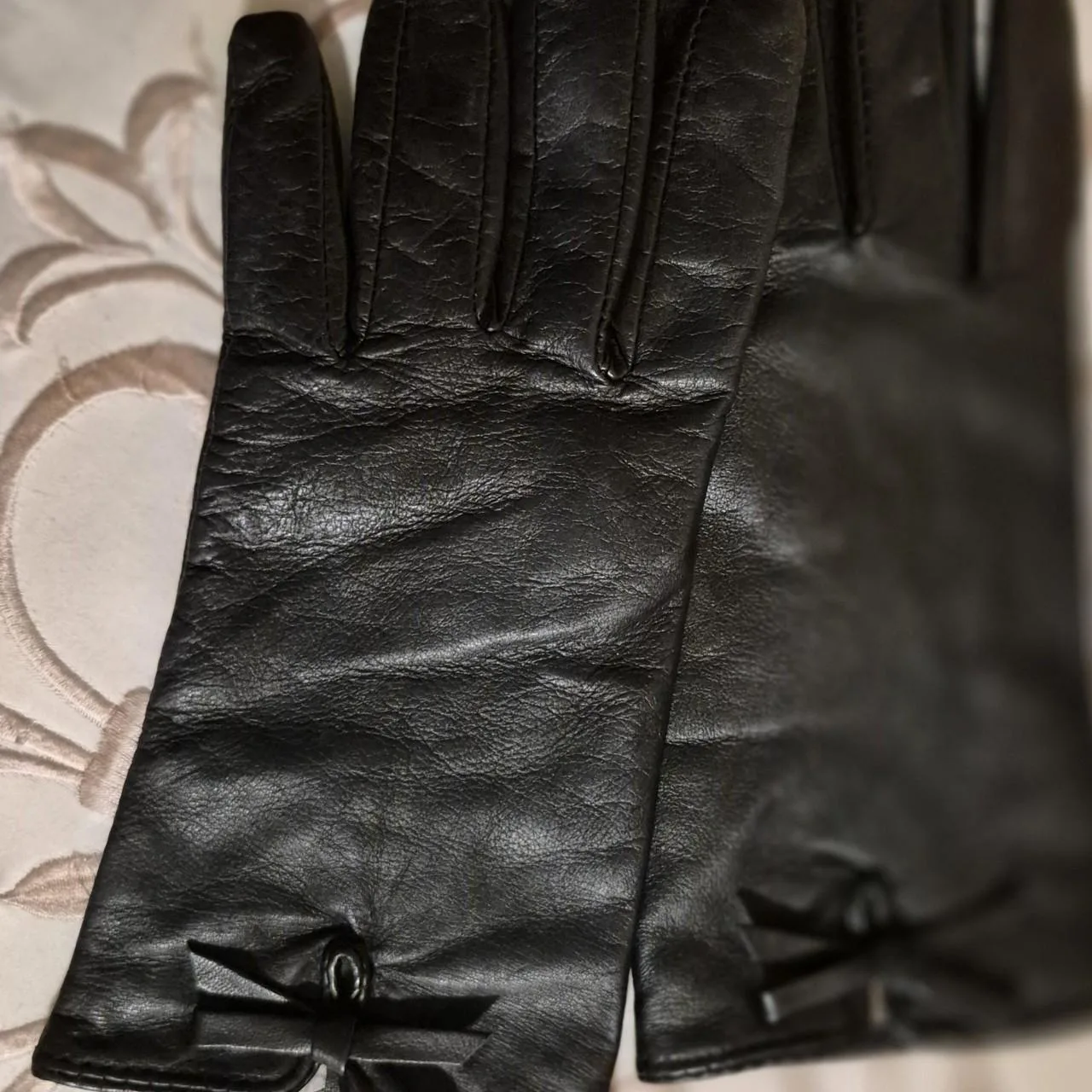 Women's Black Gloves - Image 4
